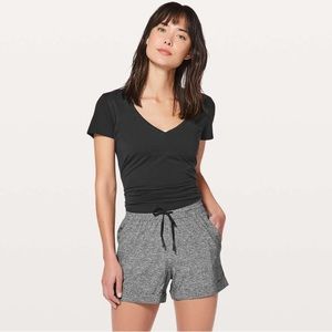 Lululemon Spring Break Away Short 3” in Heather Lux Multi Black size 10